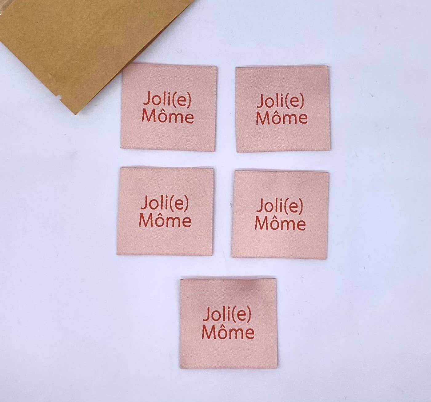 Étiquette à coudre : JOLI(E) MÔME Saumon