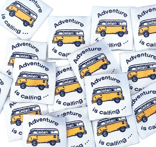 Étiquette à coudre : Adventure is Calling