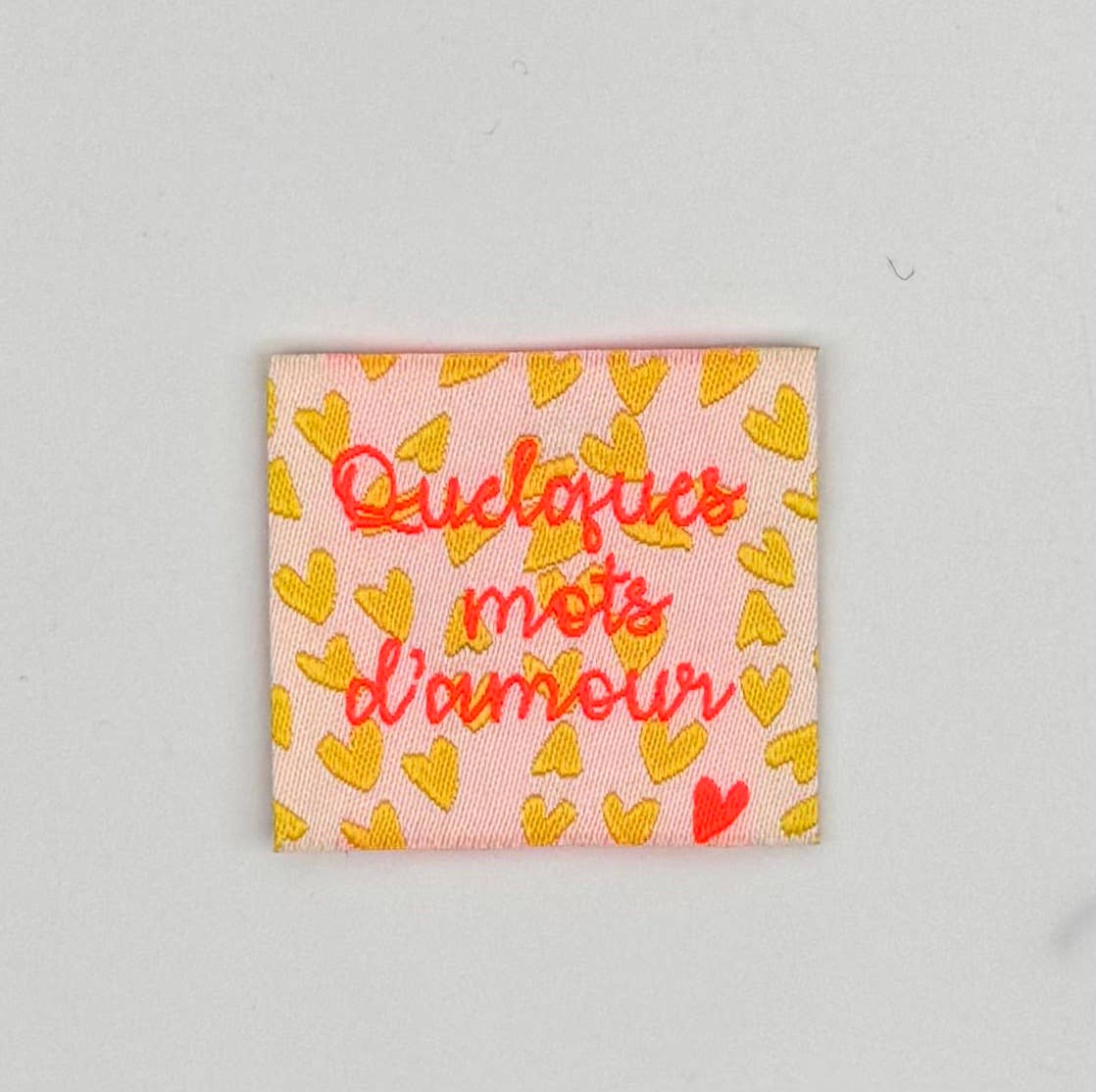 Étiquette tissée à coudre " Quelques Mots d'Amour" fluo 