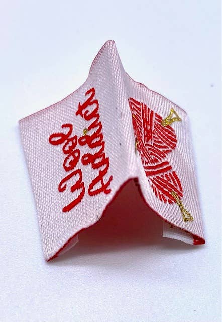 Étiquette Tissée à Coudre Pliée :"Wool ADDICT"